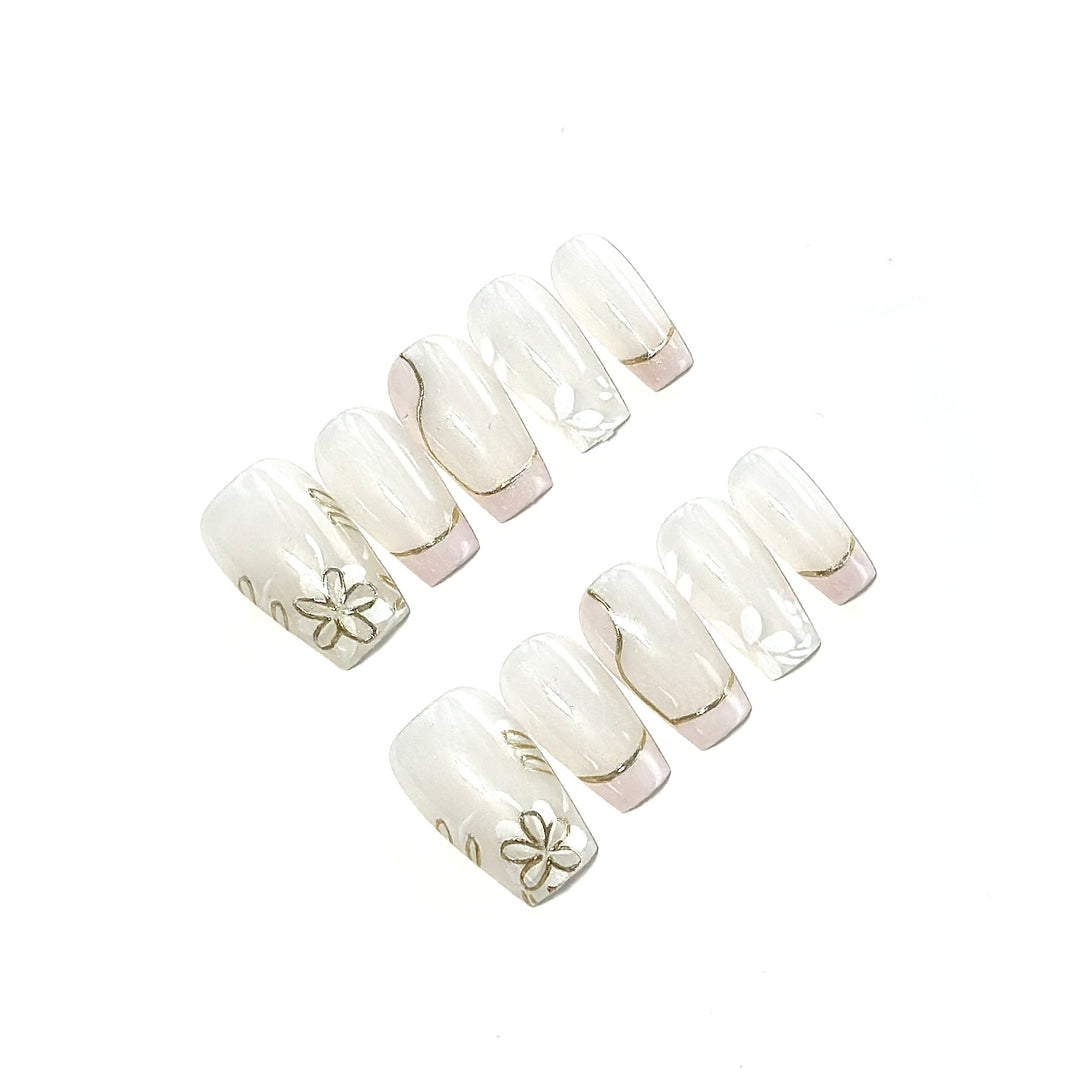 Elegant Press-On Nail Art Set with Floral Designs
