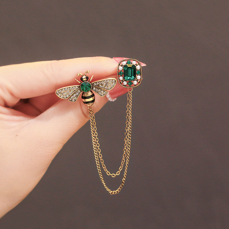 Elegant Bee-Inspired Brooch Stornfield