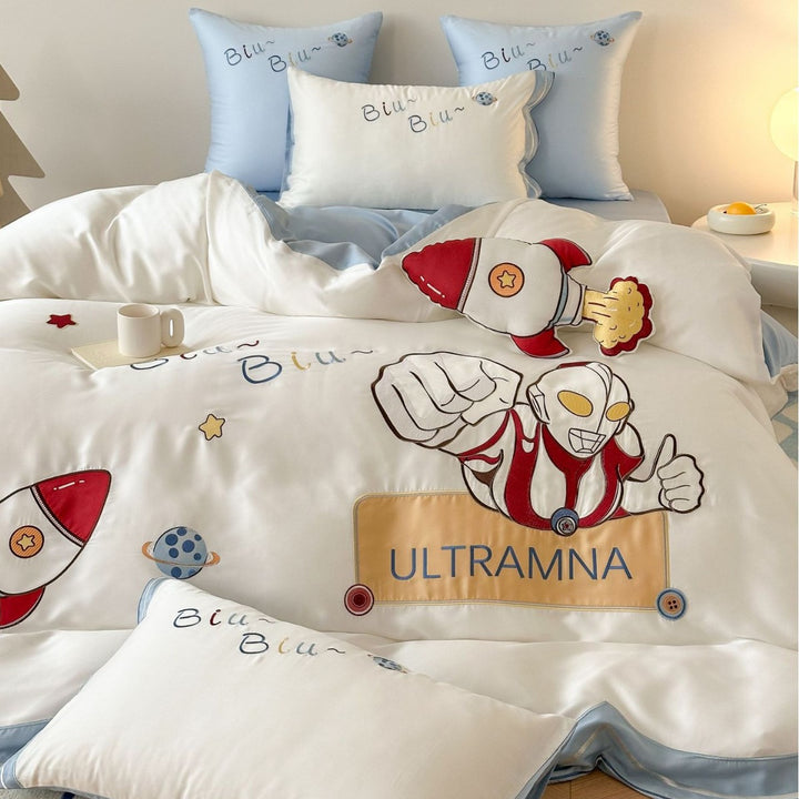 Children's satin bedding set with embroidered rocket and superhero motif