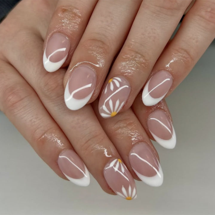 Artificial nail art with playful dots and bows Stornfield