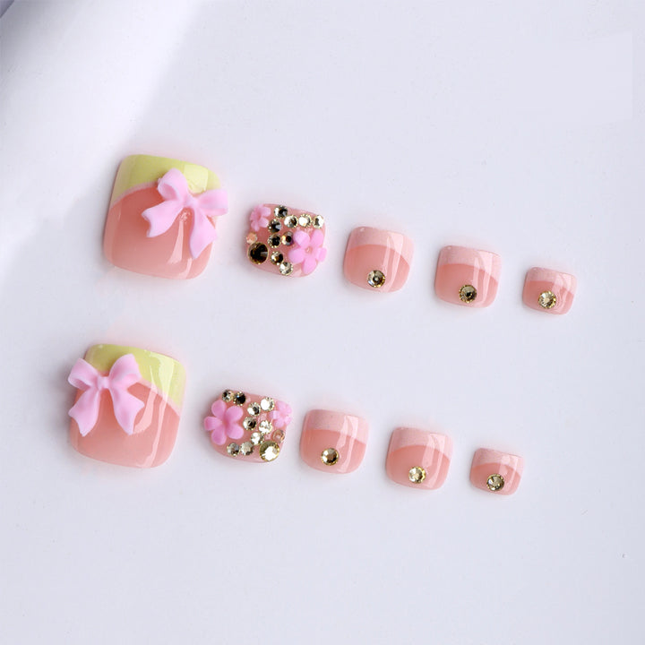 Artful toenails with elegant 3D decorations Stornfield