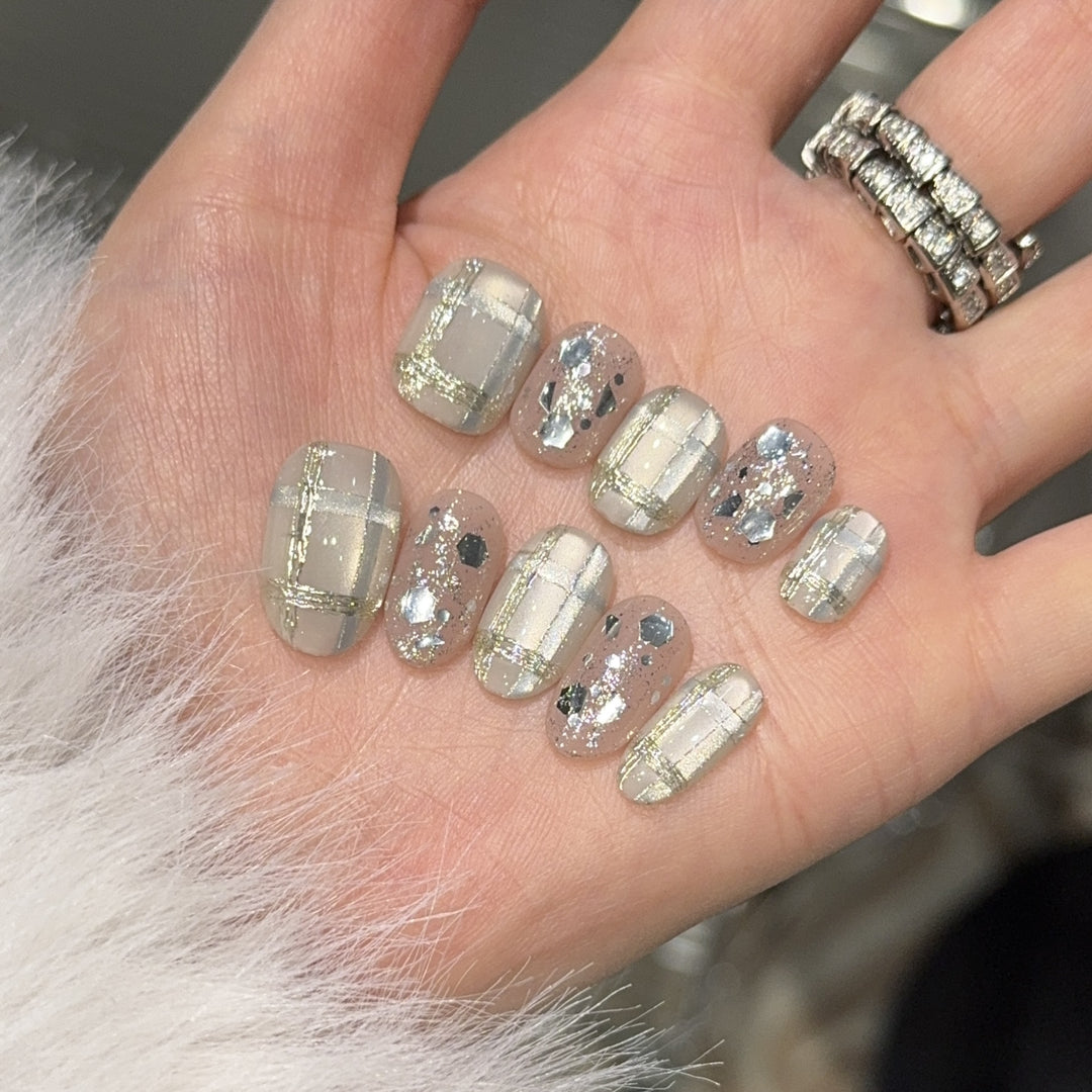 Glamorous artificial nail tips with metallic detail Stornfield