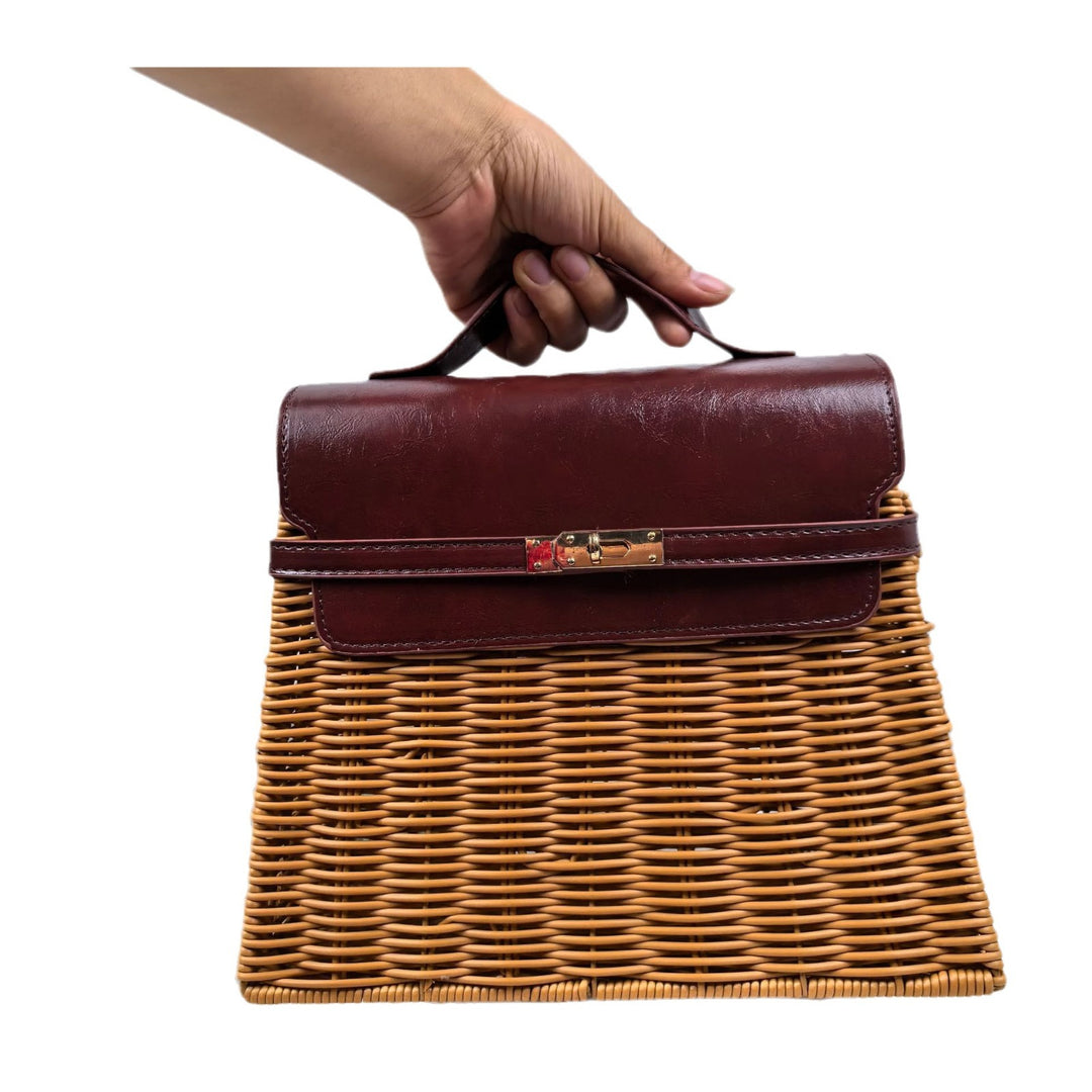 Ladies elegant woven handbag with wooden lid Stornfield