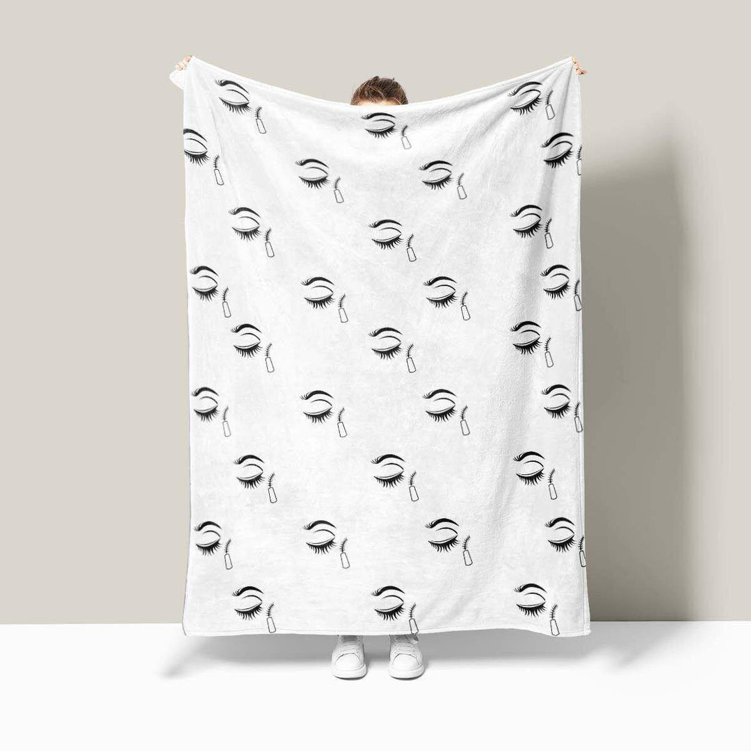 Luxurious Fleece Throw Blanket with Eye-Catching Design