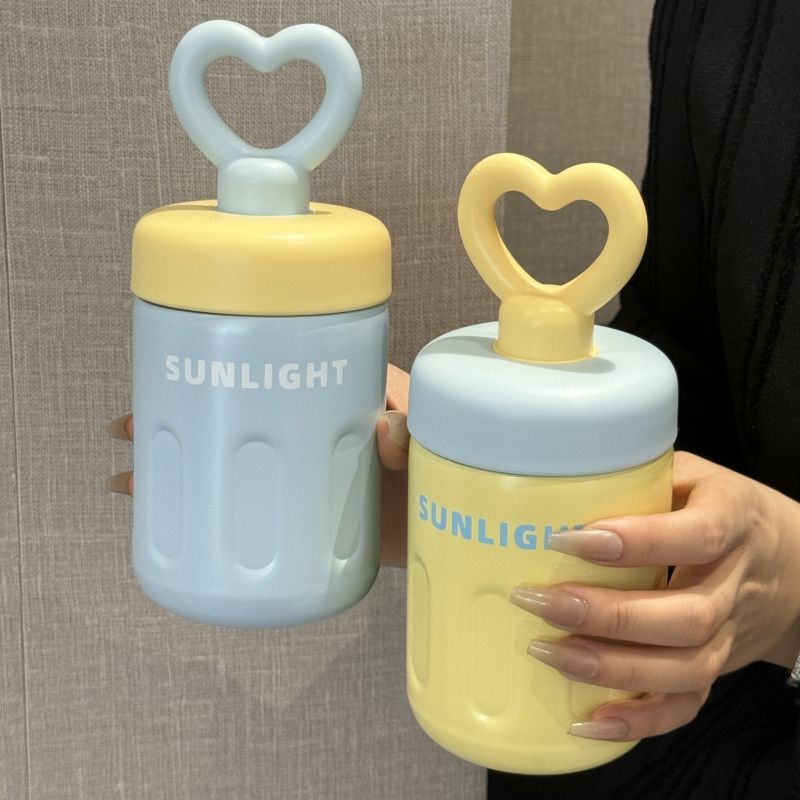 Women's practical drinking bottle with heart handle Stornfield