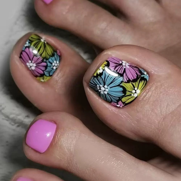 Nail art with colorful flower pattern Stornfield