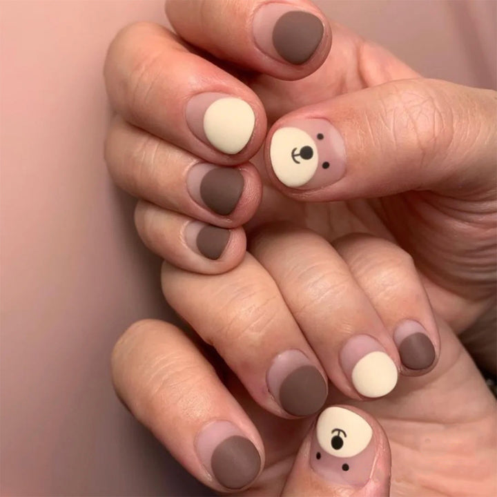 Cute nail art with bear motifs Stornfield