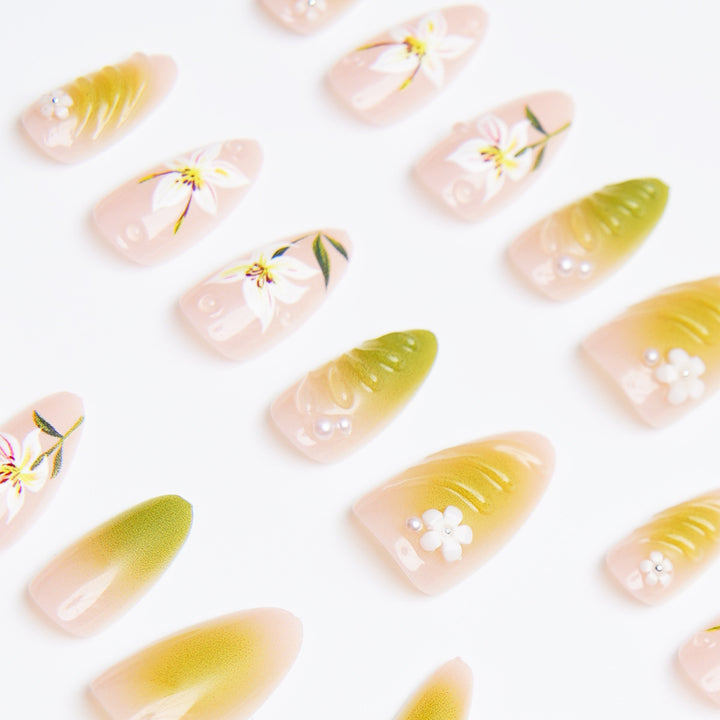 Extravagant Art Nails Stornfield