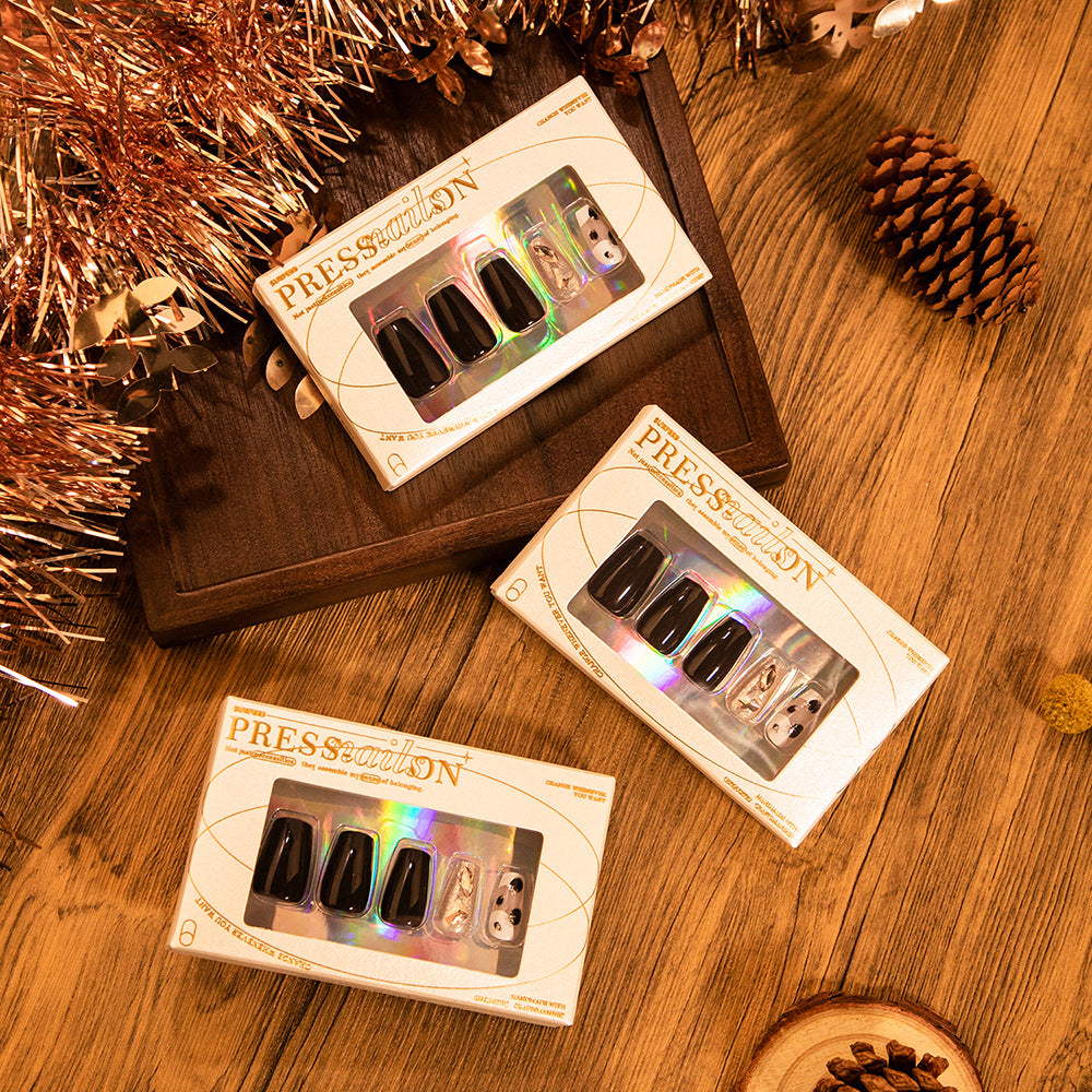 Creative Gel-Nails with Elegant Accents Stornfield