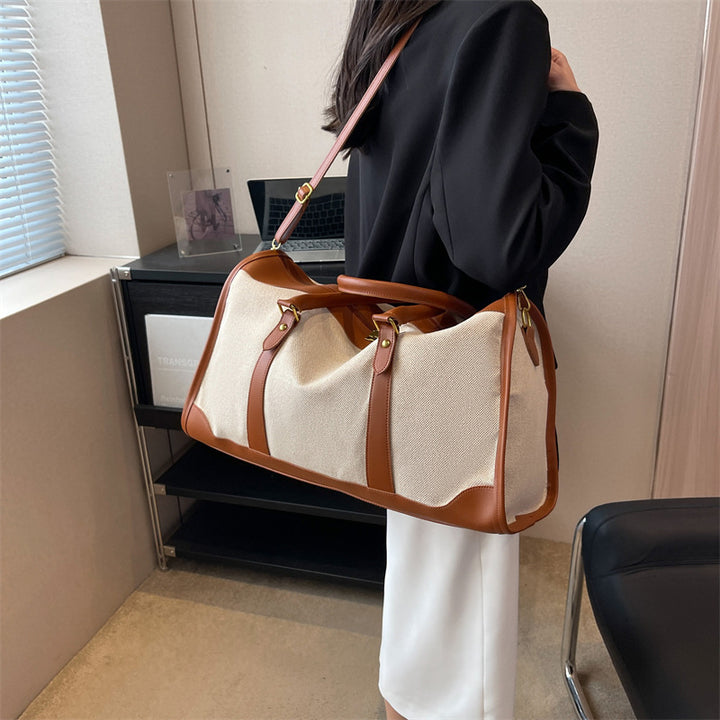 Sporty travel bag with removable shoulder strap Stornfield
