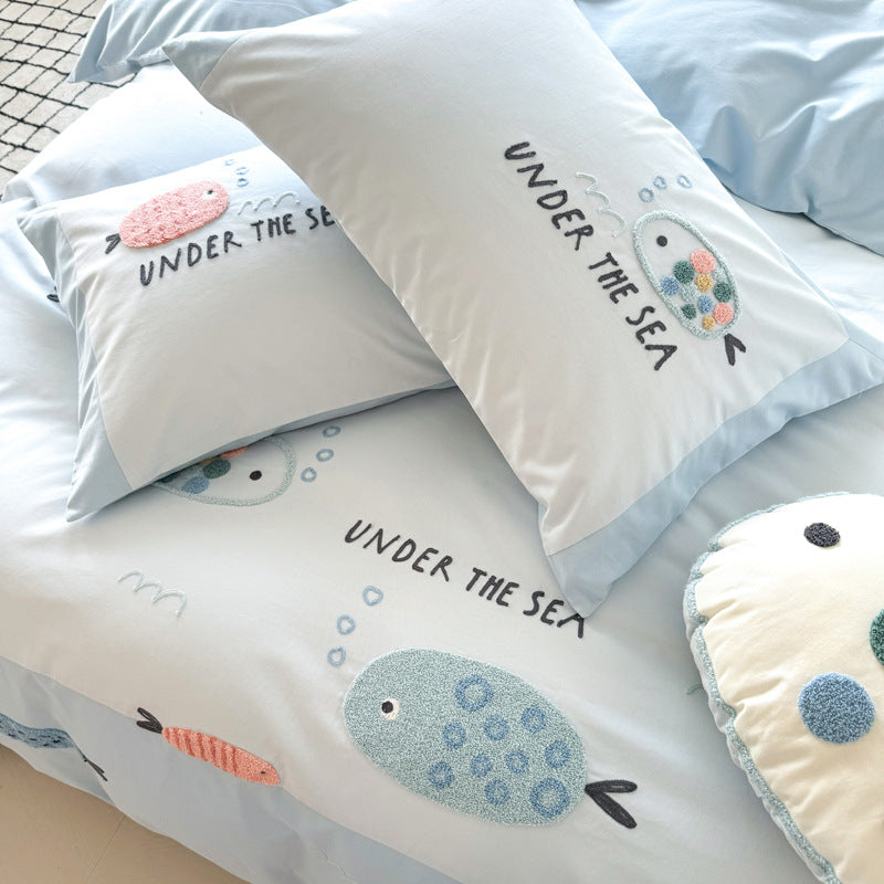 Children's bedding set made of breathable cotton percale with embroidered sea fish motifs