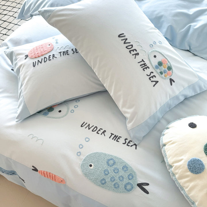 Children's bedding set made of breathable cotton percale with embroidered sea fish motifs