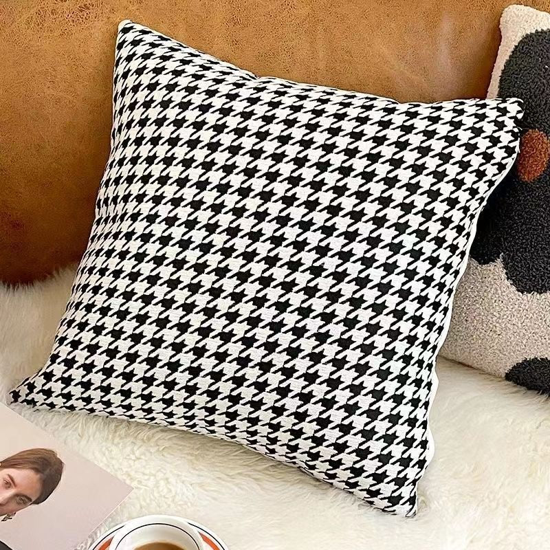 Fluffy decorative cushion with zigzag pattern