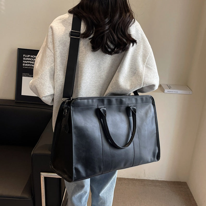 Sleek Elegant Leather Travel Bag Stornfield