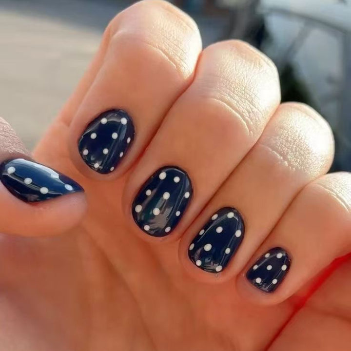 Nail set with stylish dots Stornfield