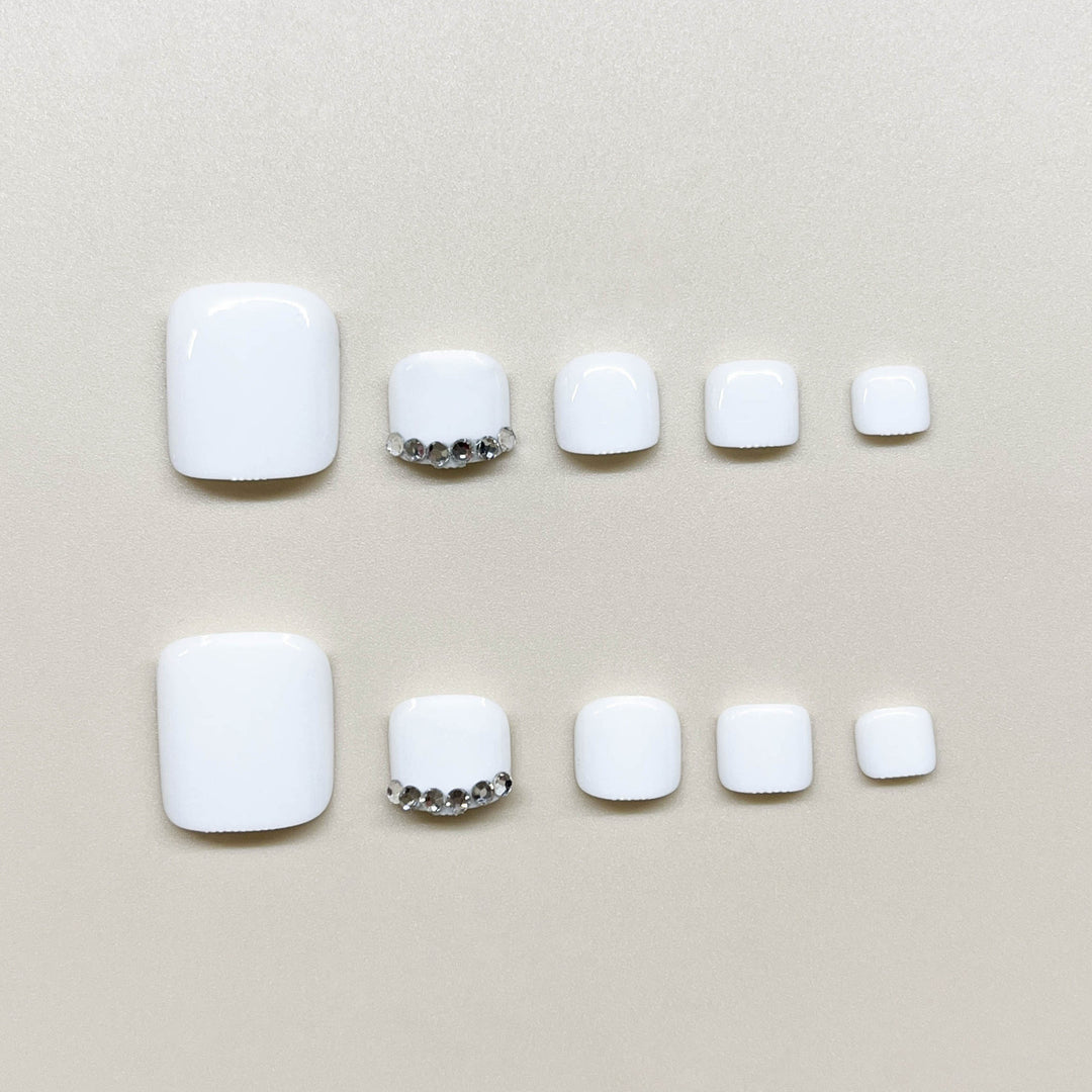 Nail art set with elegant high-gloss design and delicate accents Stornfield