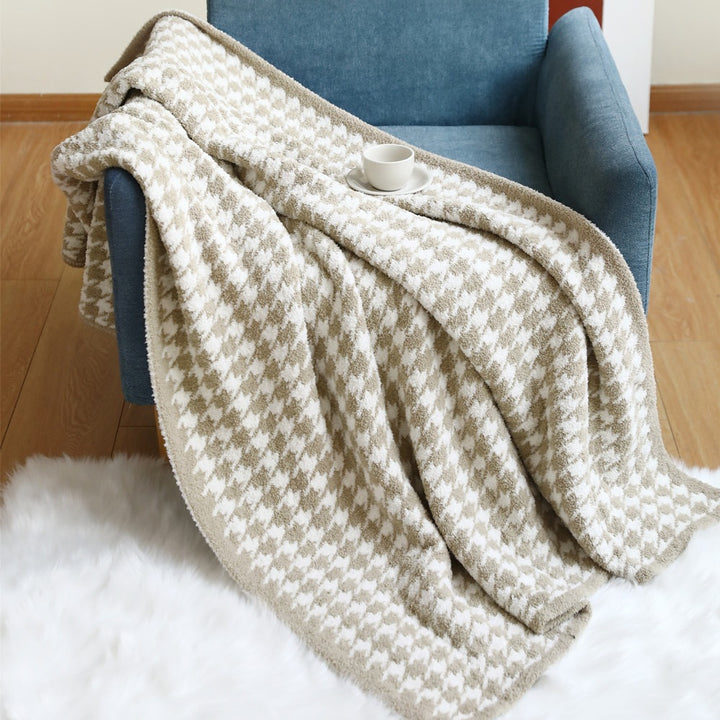 Houndstooth Patterned Throw Blanket