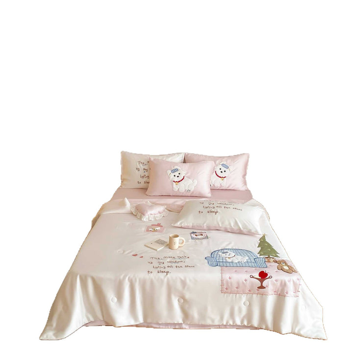 Bedding set made of cotton satin with embroidered dog appliqués and patchwork designs