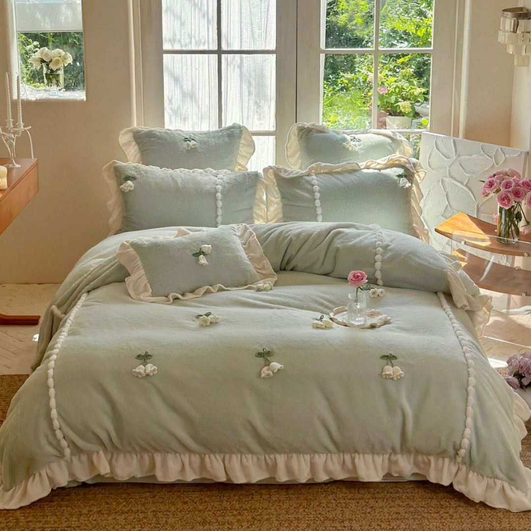 Bedding set made of linen-cotton blend with ruffles and 3D rose appliqué