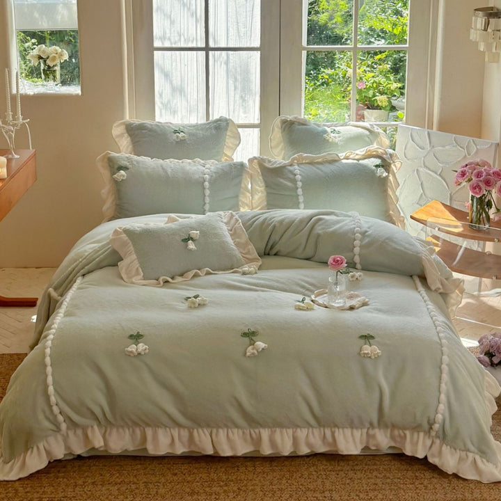 Bedding set made of linen-cotton blend with ruffles and 3D rose appliqué