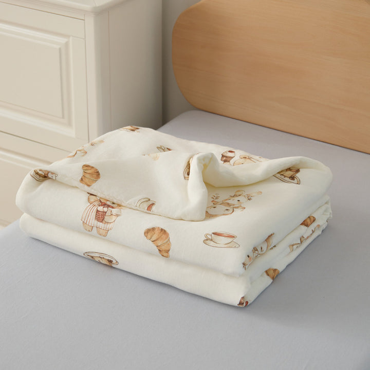 Double-layer muslin baby blanket with cute strawberry and bear motif