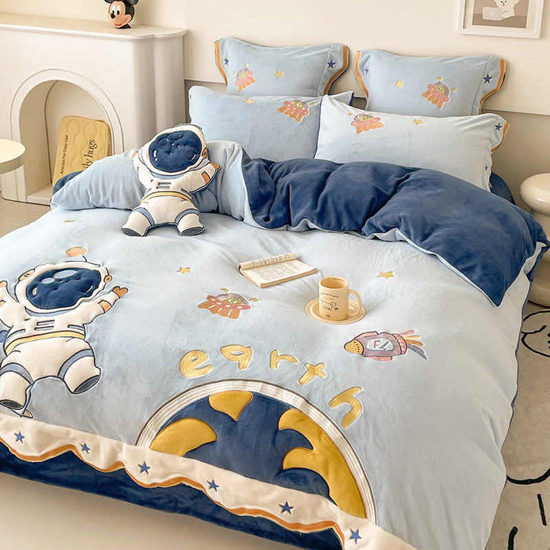 Cozy reversible duvet cover set with astronaut appliqué and velour lining