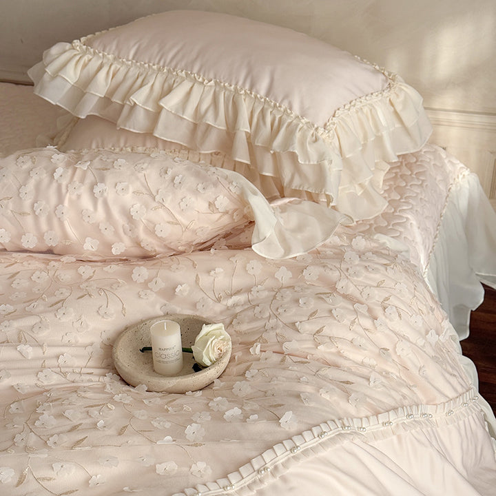 Romantic duvet cover set with floral embroidery, ruffled edge and decorative pillow