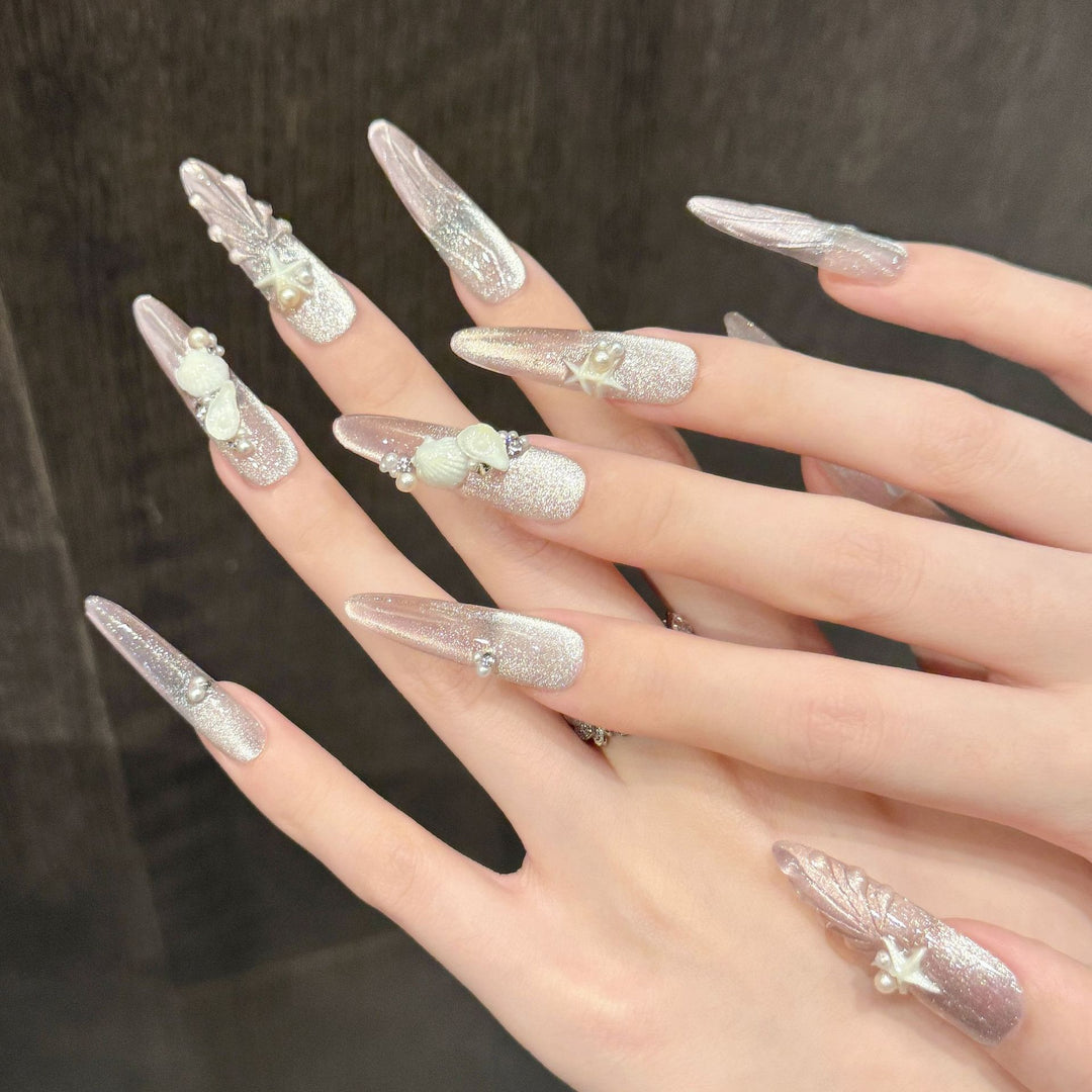 Decorative Press-On Nail Art Set with Ocean-Inspired Shell and Pearl Accents
