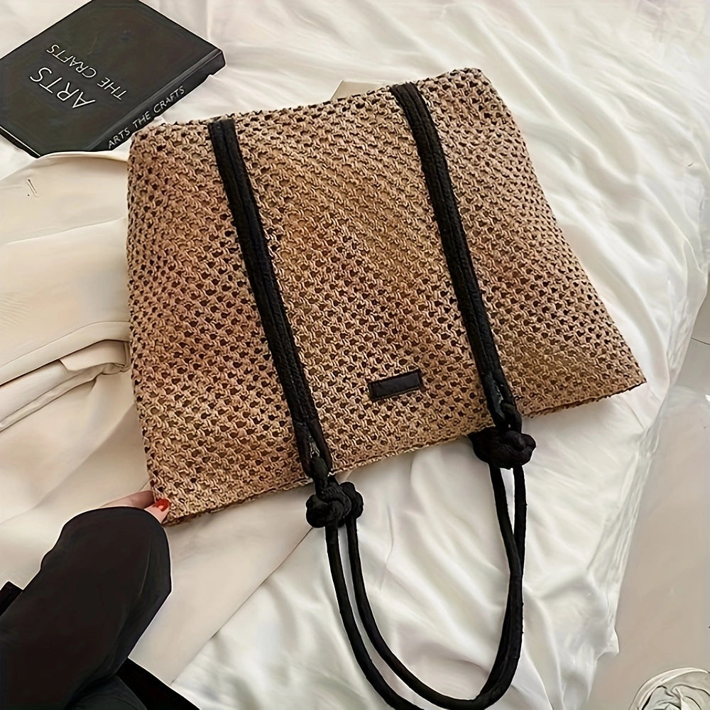 Spacious basket bag with black accents Stornfield