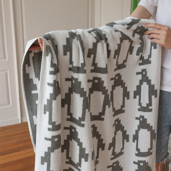 Cuddle blanket with teddy jacquard pattern and extra-soft fleece