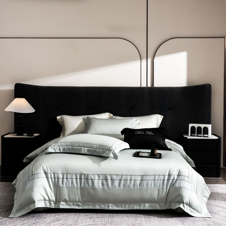 Luxurious cotton bedding set with quilted blanket and fine pillowcases