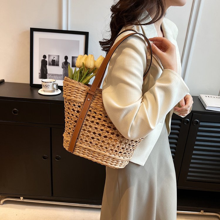Basket bag with elegant leather handle Stornfield