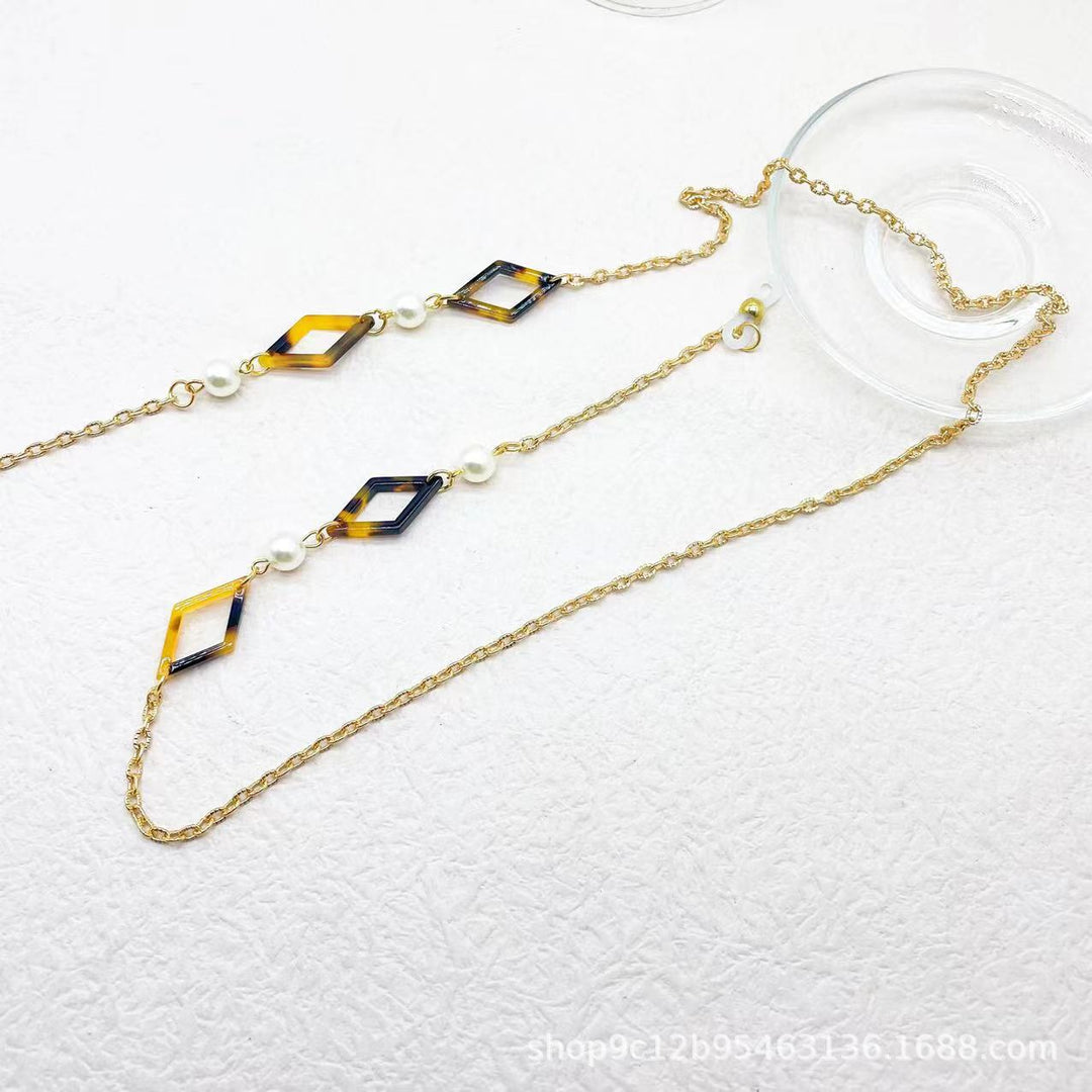 Elegant Geometric Necklace Stornfield