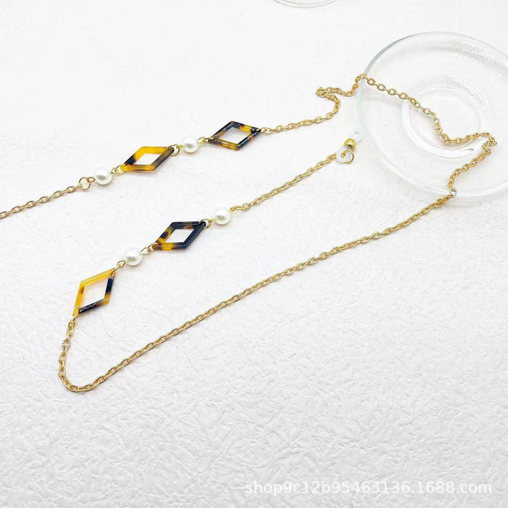Elegant Geometric Necklace Stornfield