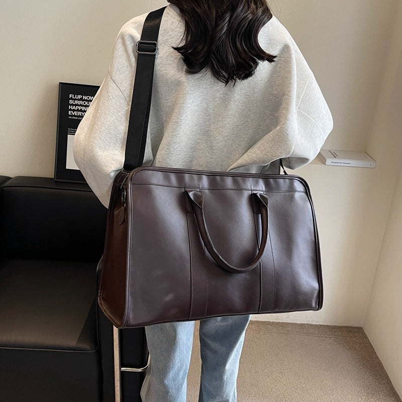 Sleek Elegant Leather Travel Bag Stornfield