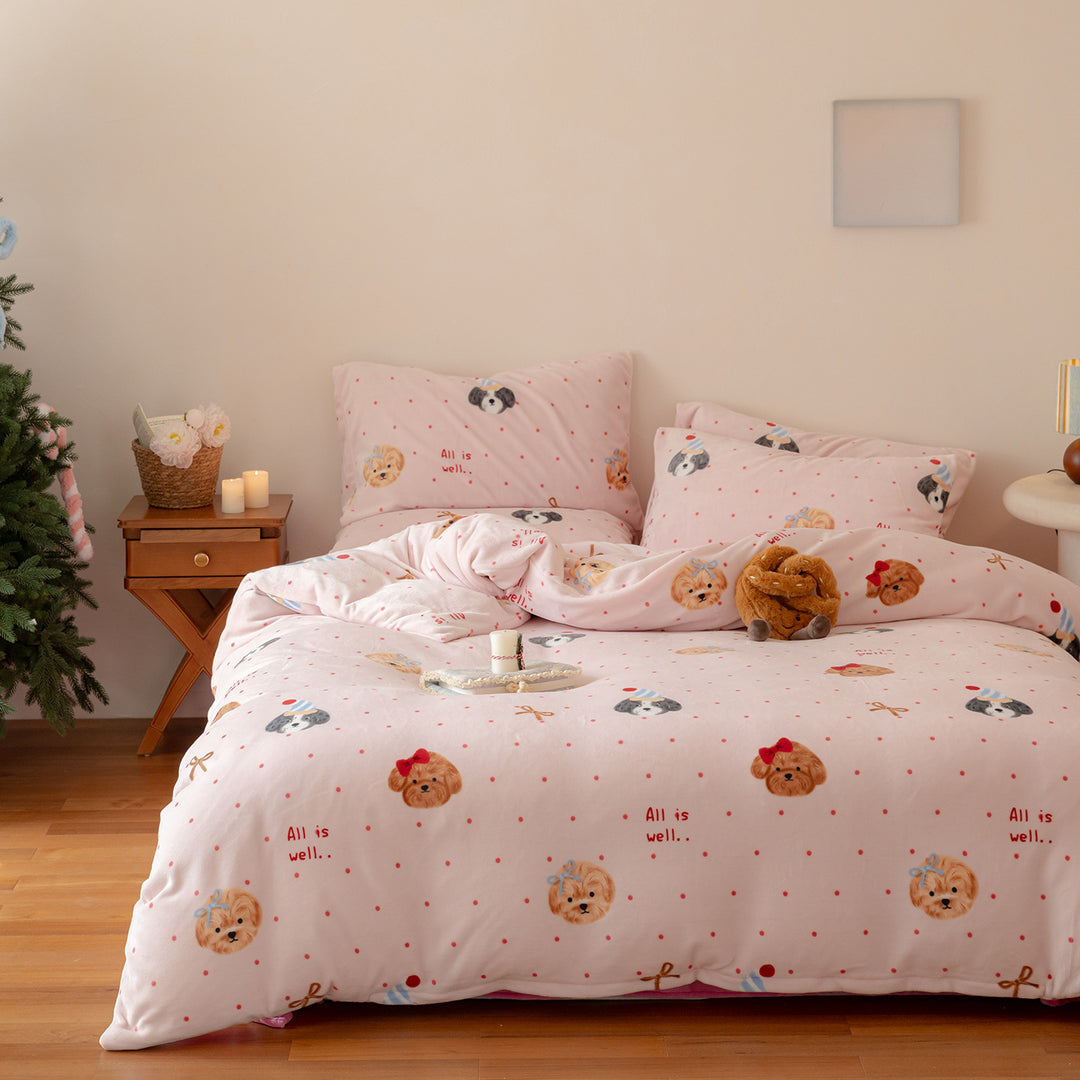 Soft flannel bedding set with checkered design and dog motifs
