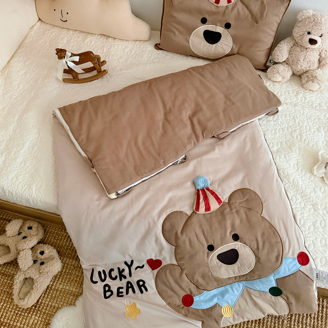 Children's sleeping bag and pillowcase set with quilted dog motif appliqué