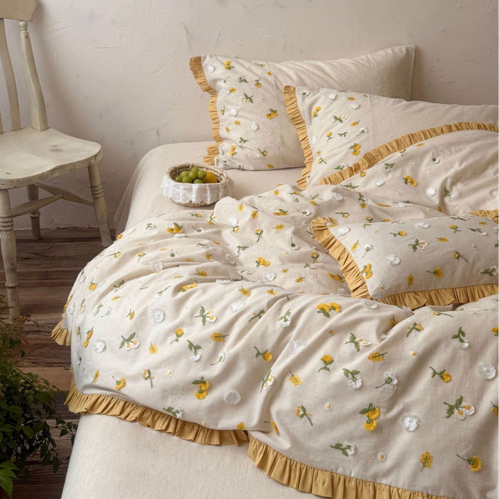 Cotton-linen duvet cover set with floral embroidery structure and decorative ruffle