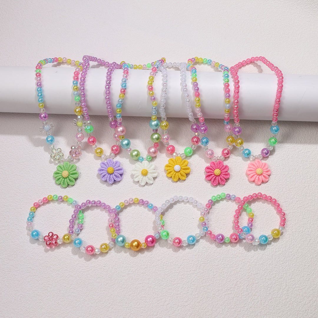 Playful jewelry set with flower pendant Stornfield