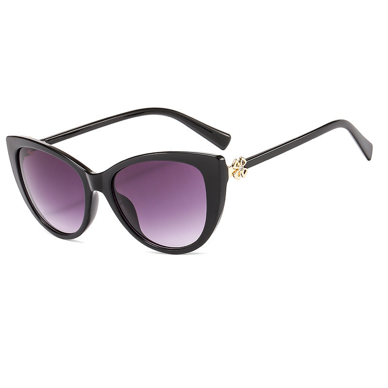 Vintage Cat-Eye Sunglasses Chic Design