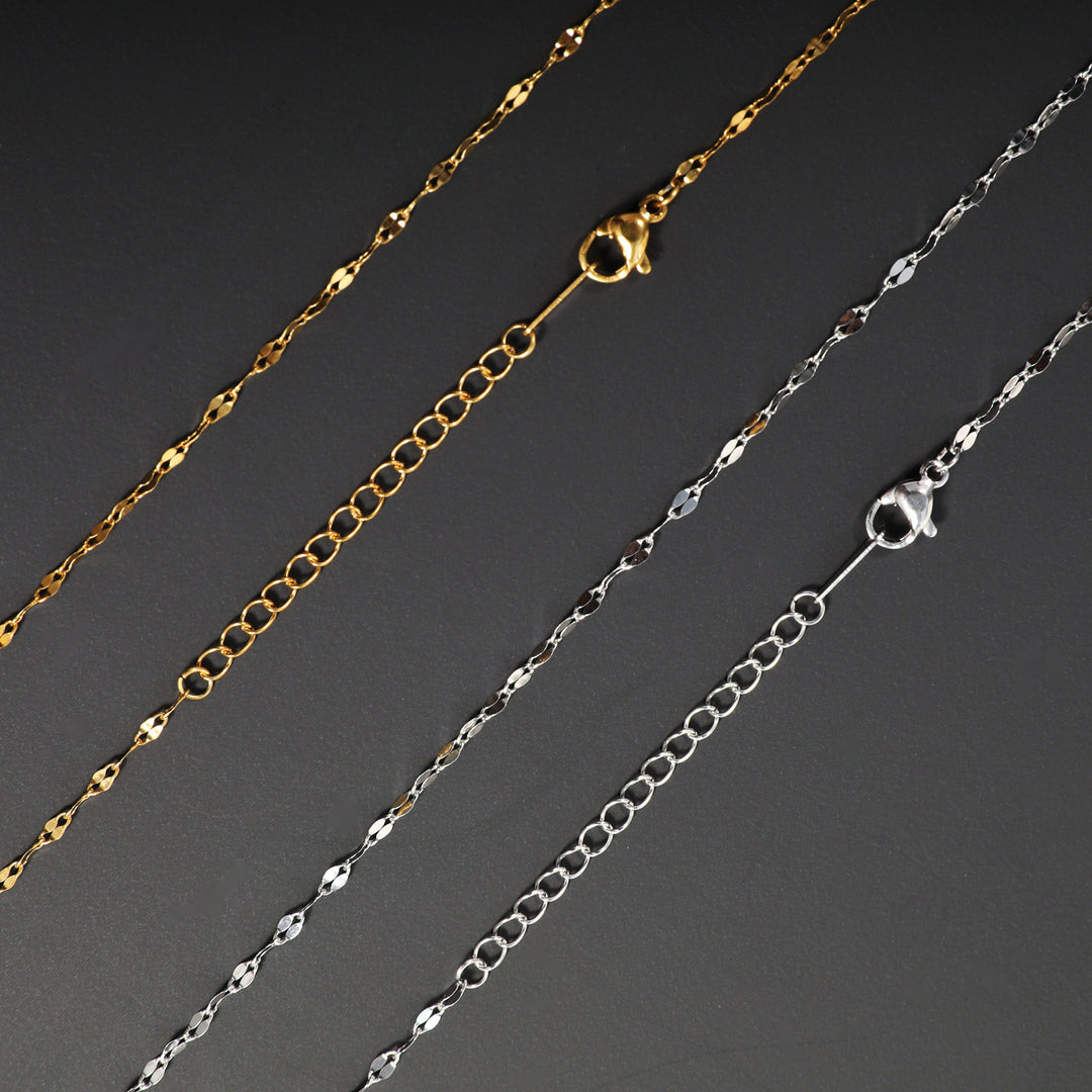 Elegant Interlaced Chain Necklace Stornfield