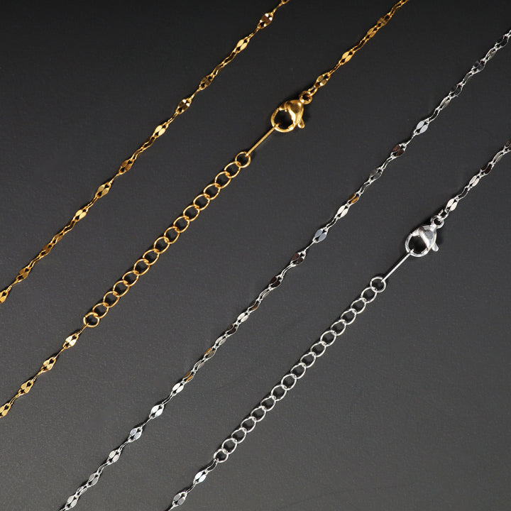 Elegant Interlaced Chain Necklace Stornfield