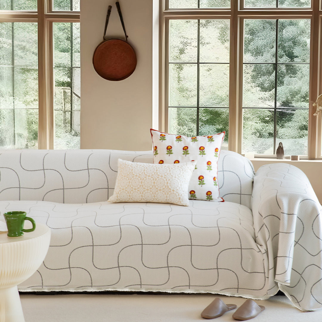 Woven sofa cover with geometric pattern, elastic corners and anti-slip