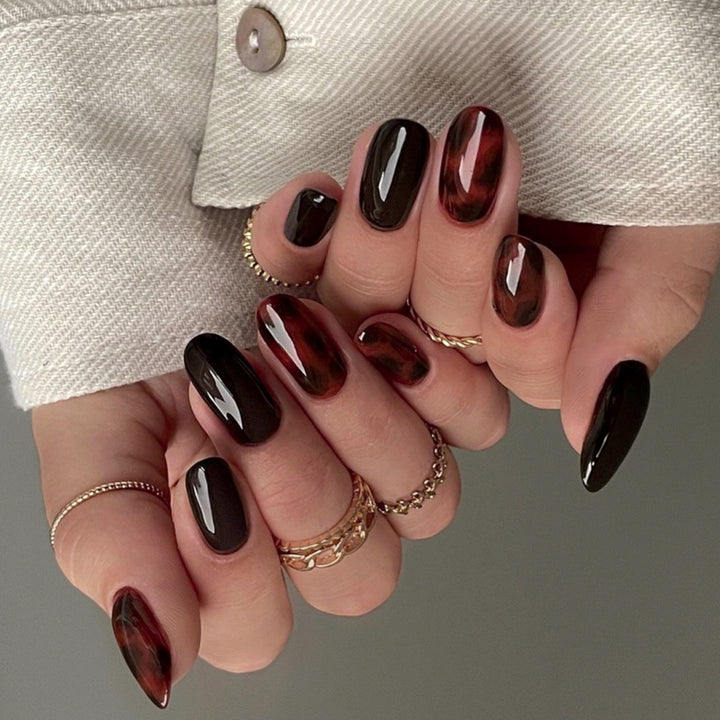 Glamorous artificial nails with glossy finish Stornfield