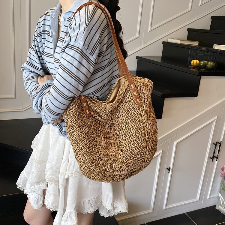 Elegant Bast shoulder bag with leather accents Stornfield