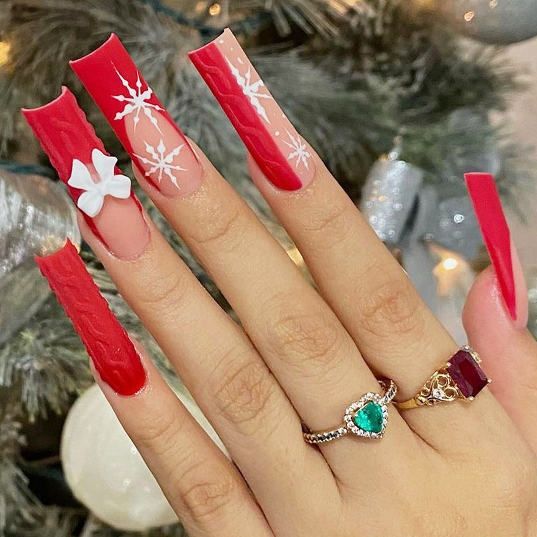 Artificial nail set with festive snowflake and bow motifs Stornfield