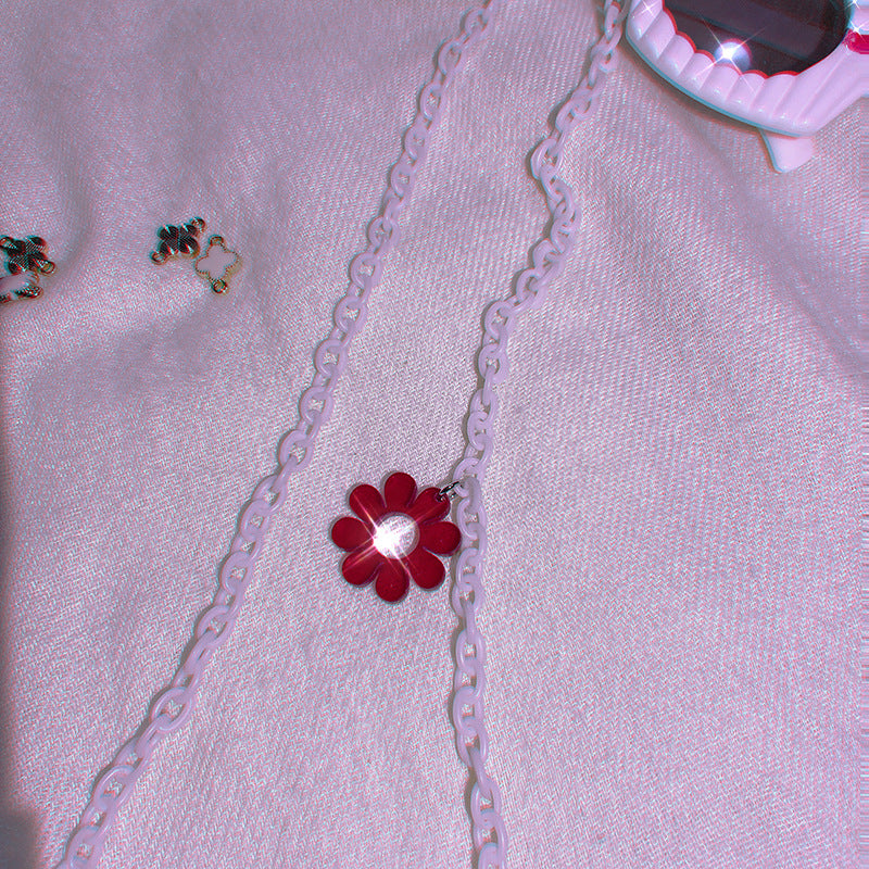 Fashionable chain strap with flower-shaped pendant Stornfield