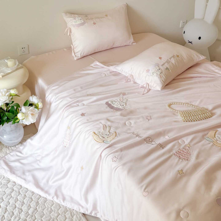 Cotton satin children's bedding set with embroidered cloud and animal appliqués
