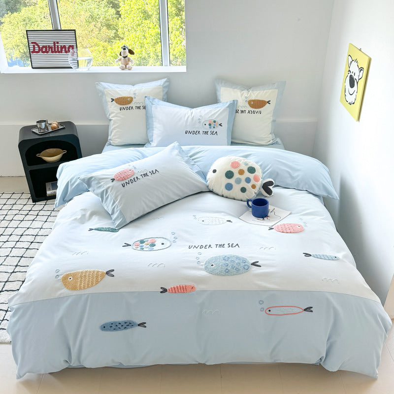 Children's bedding set made of breathable cotton percale with embroidered sea fish motifs
