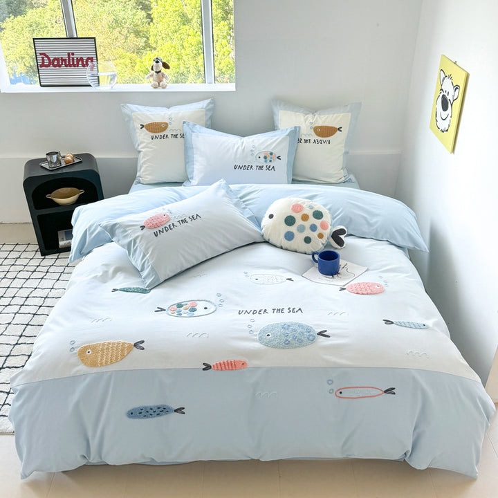 Children's bedding set made of breathable cotton percale with embroidered sea fish motifs